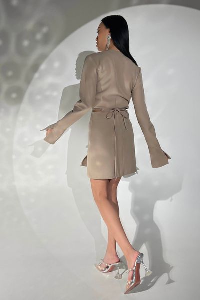 Необычное молодежное платье из костюмной ткани бежевого цвета jf- Клеменс фото