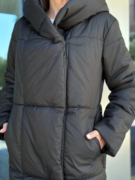 Зимнее женское пальто с капюшоном из плащевки черное MiD-127 фото