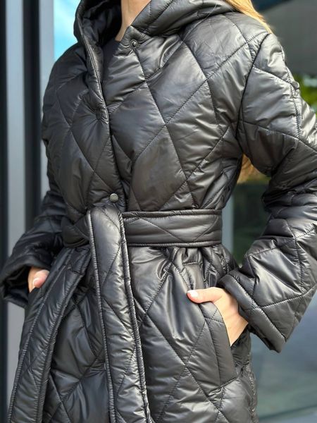 Пальто стеганое женское на подкладке с поясом и капюшоном черный MiD-128 фото