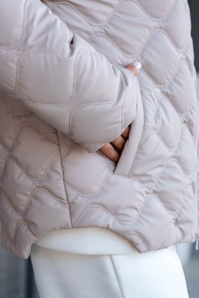 Женская стеганная куртка с мехом на капюшоне бежевый jf-ембер фото