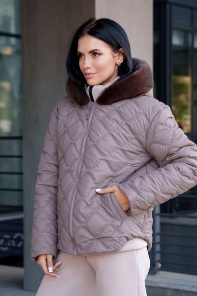 Женская стеганная куртка с мехом на капюшоне мокко jf-ембер фото